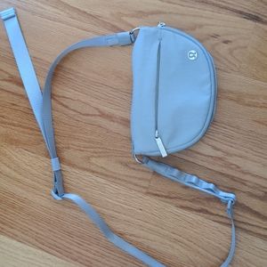 Lululemon zip top all night festival micro bag gray